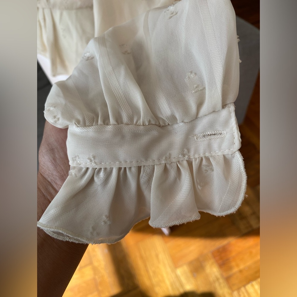 Robins Nest Ruffled Ivory Top Size S - Picture 6 of 8